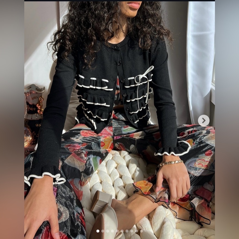 Lisa Says Gah Flirty Cardi: Size M/L